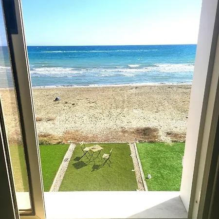 Mattis Seafront Beachhouse Перволия