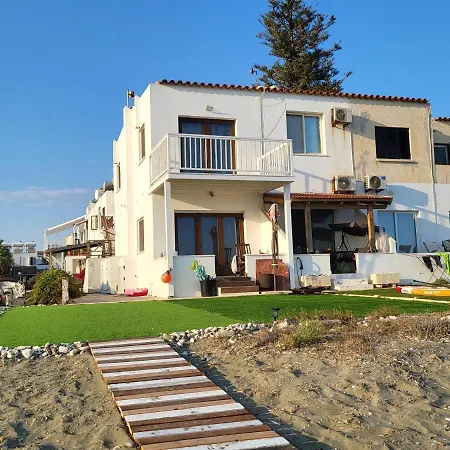 Mattis Seafront Beachhouse