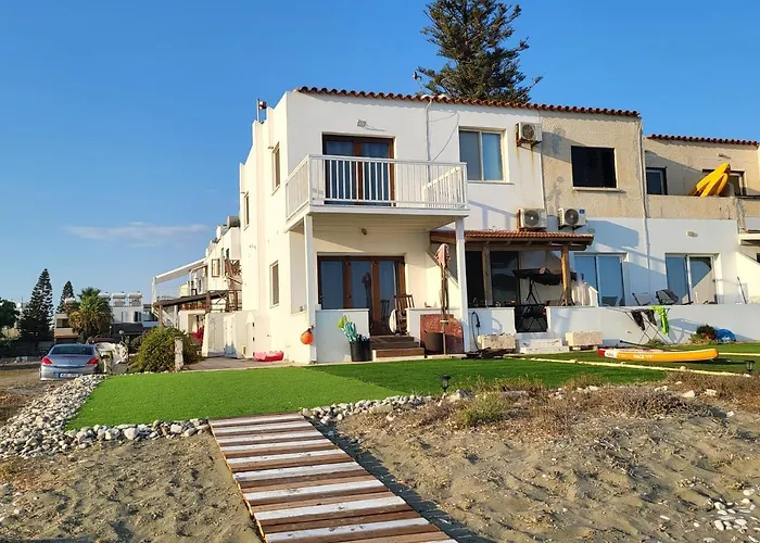 Mattis Seafront Beachhouse